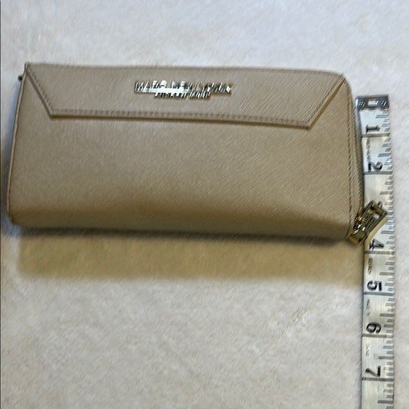 Marc New York Cream Wallet Sleek Design - Picture 4 of 5